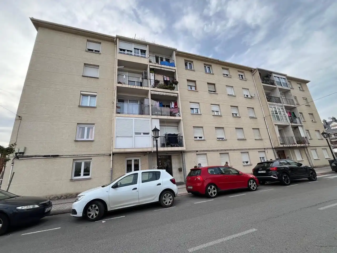 Vista exterior de Planta baixa en venda en Colindres amb Calefacció i Jardí privat