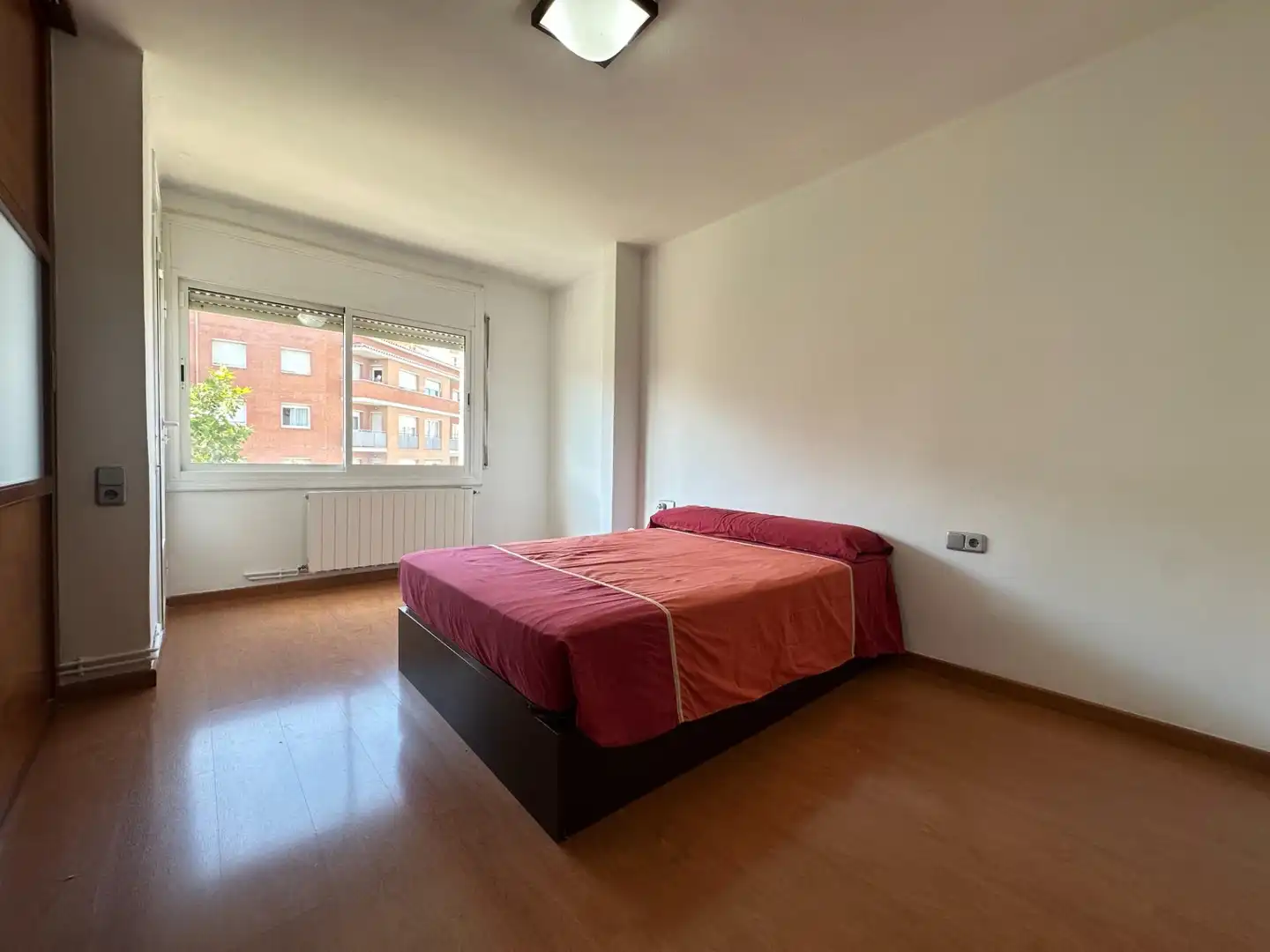 Habitación de Piso en venta en Terrassa con Calefacción, Balcón y Alarma