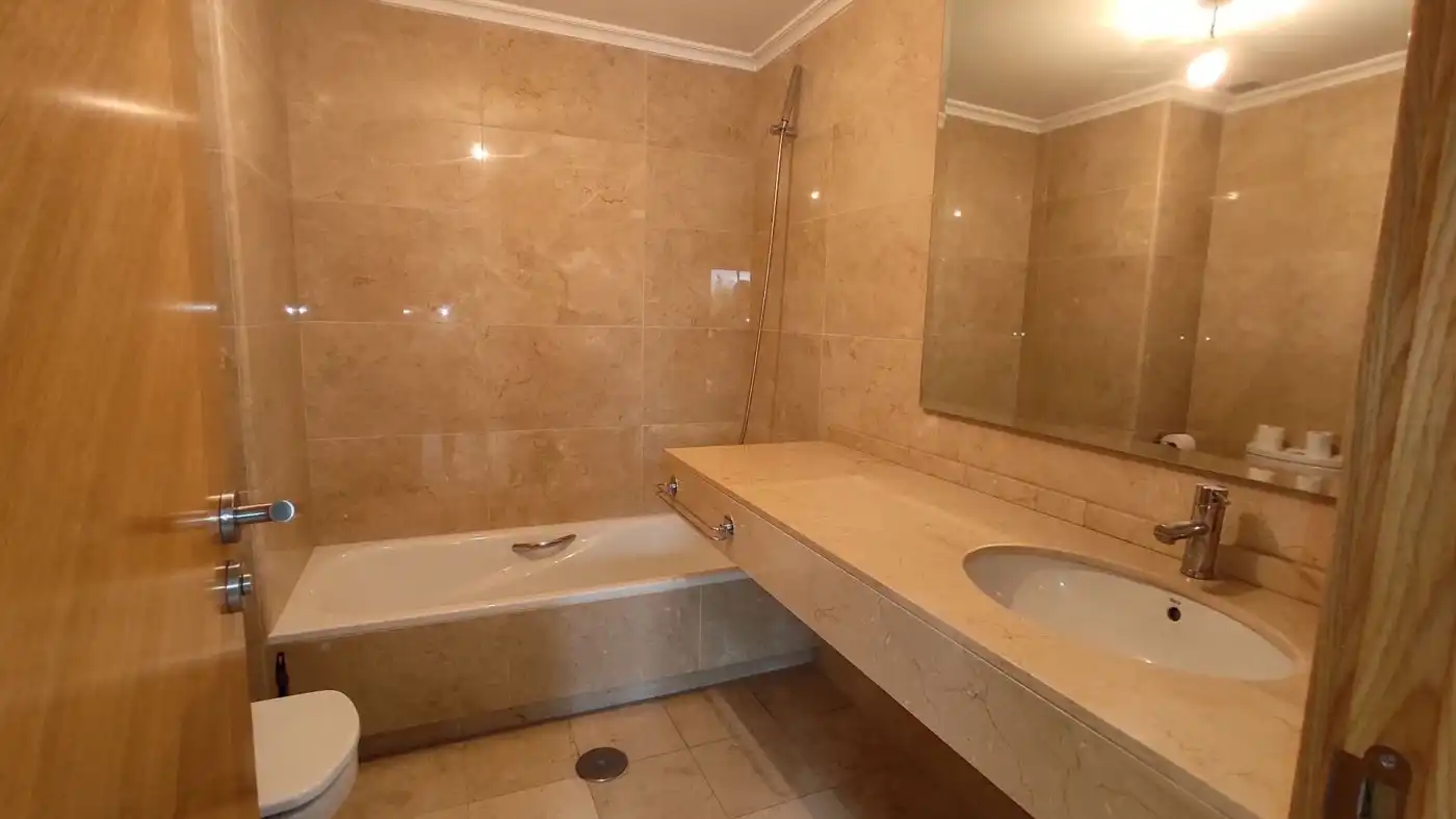 Badezimmer von Büro zur Miete in Villa de Prado