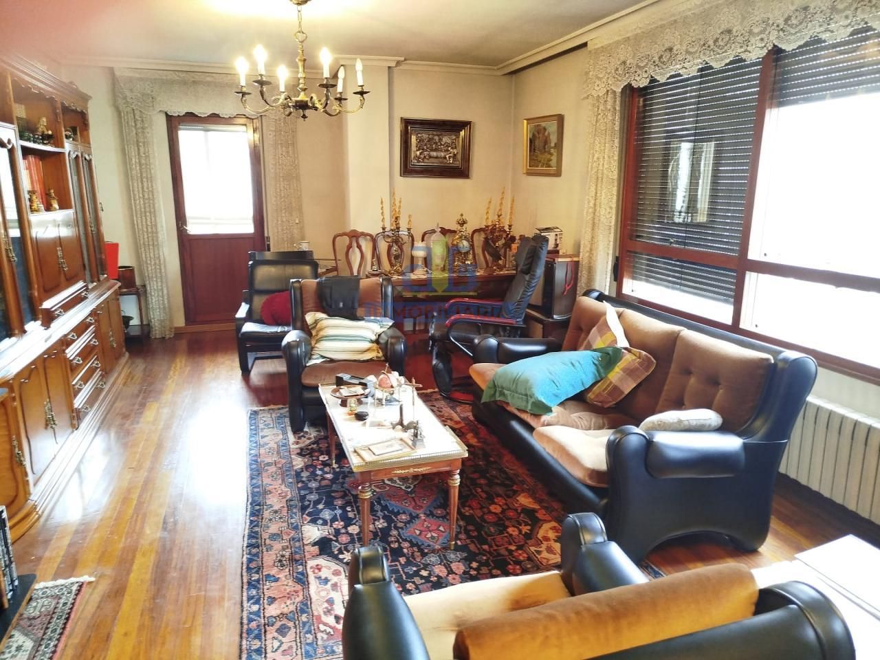 Sala d'estar de Pis en venda en León Capital  amb Calefacció, Parquet i Terrassa