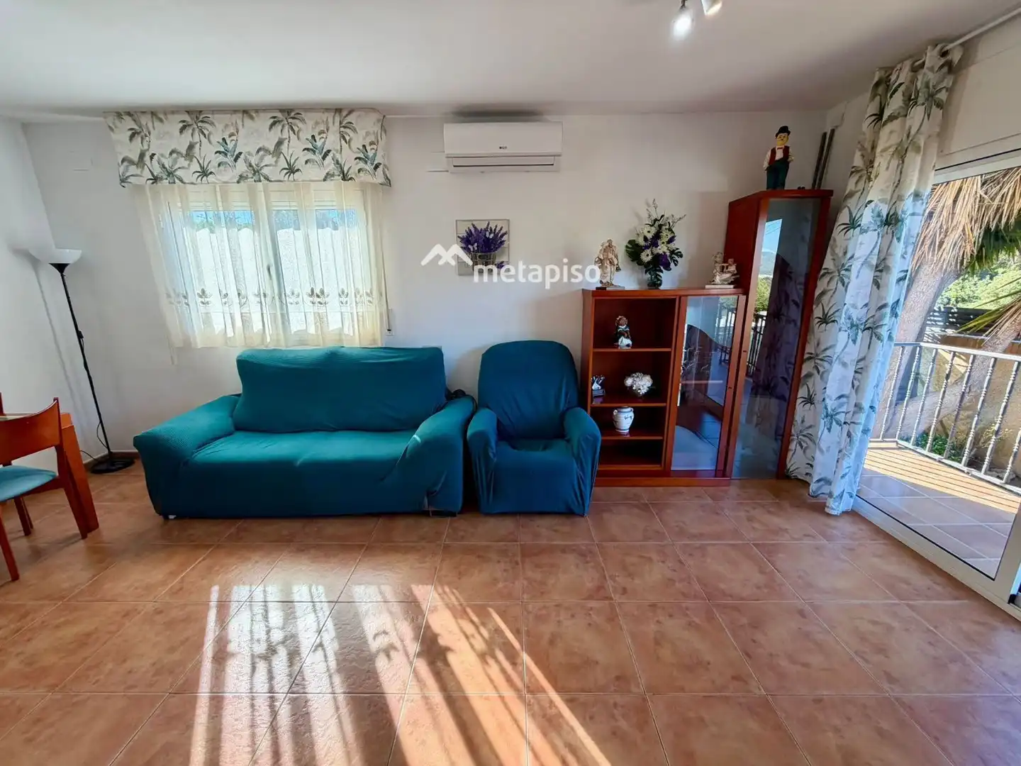 Sala d'estar de Casa o xalet en venda en El Vendrell amb Aire condicionat, Calefacció i Piscina