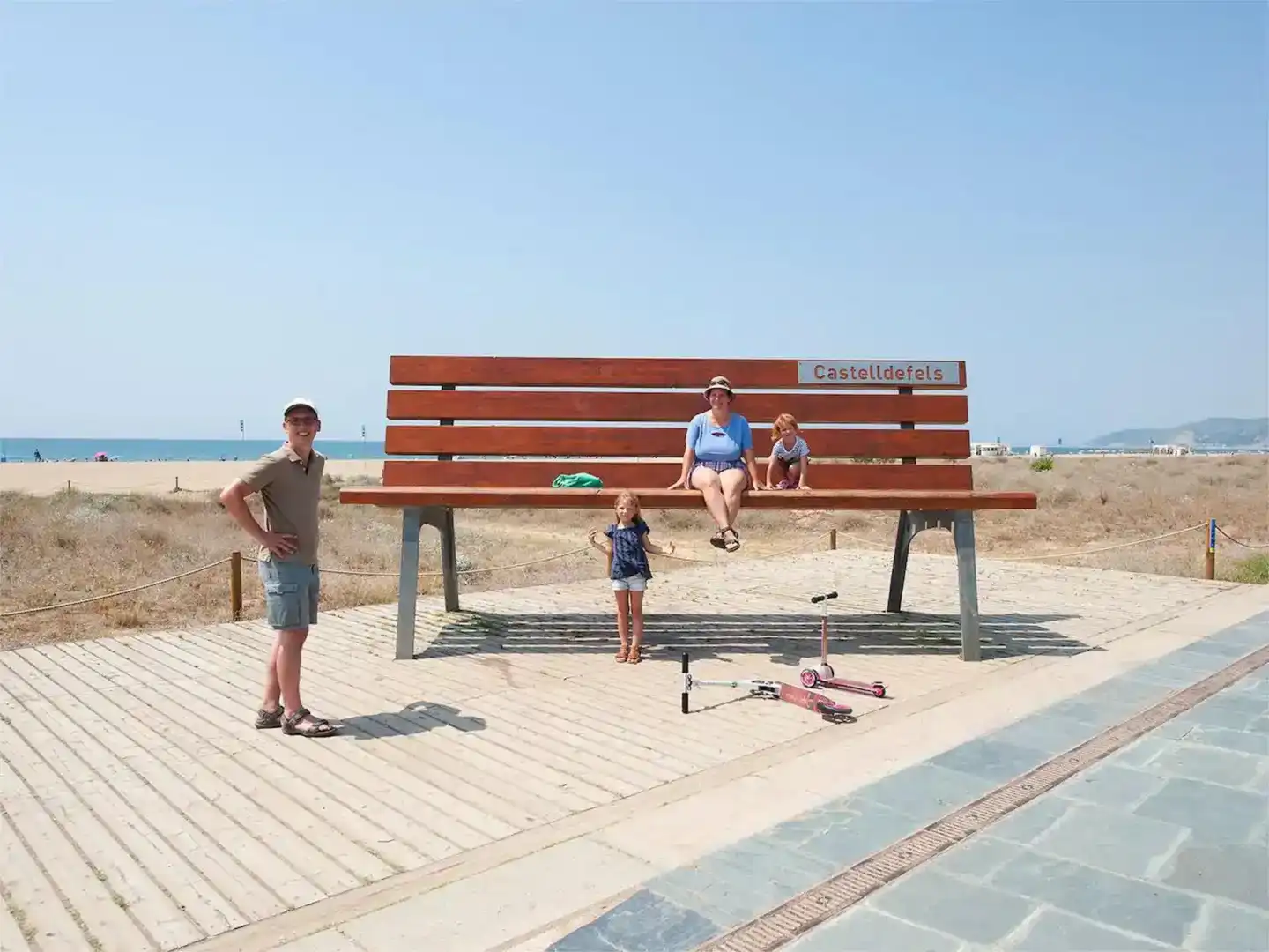 Außenansicht von Wohnung zur Miete in Castelldefels mit Klimaanlage, Schwimmbad und Balkon