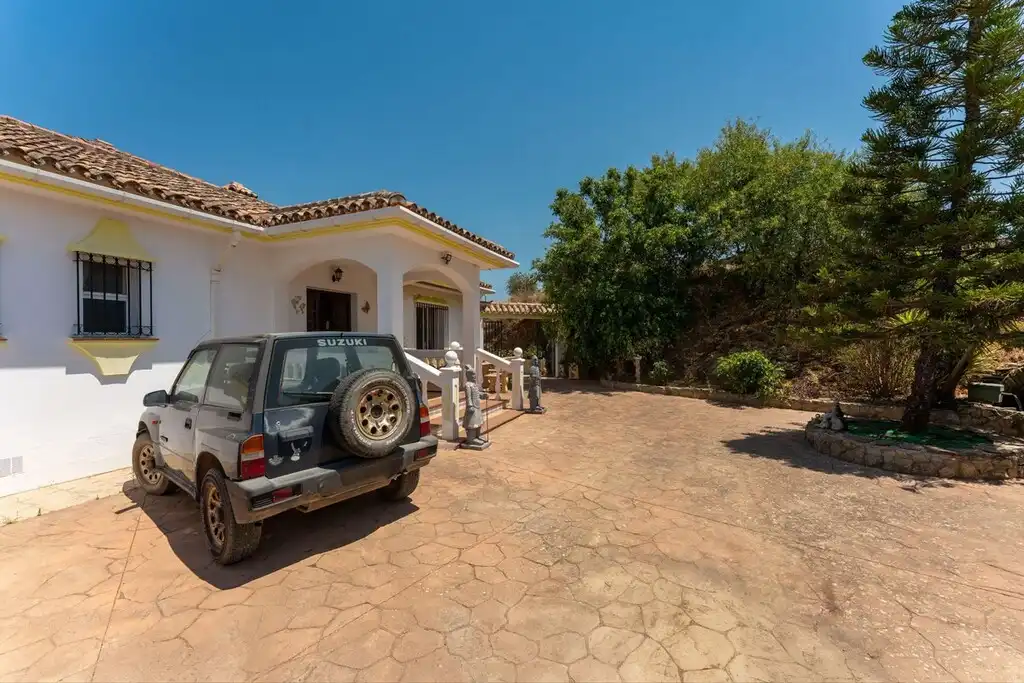 Vista exterior de Finca rústica en venda en Guaro amb Aire condicionat, Jardí privat i Terrassa