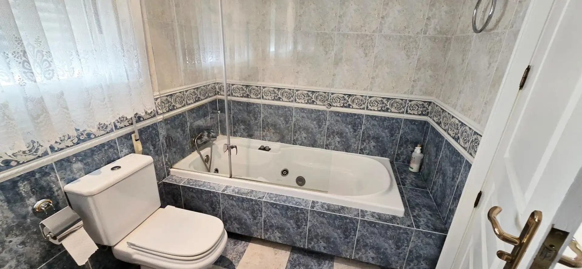 Baño de Piso de alquiler en Petrer con Aire acondicionado, Calefacción y Amueblado