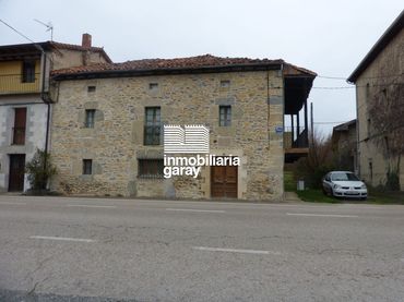 Casa con balcón en venta en Merindad de Montija