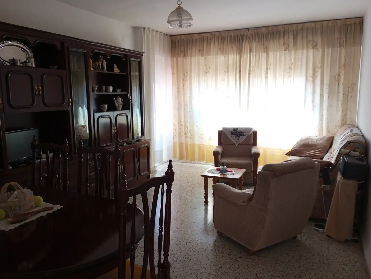 Sala d'estar de Pis en venda en Baza amb Moblat i Balcó