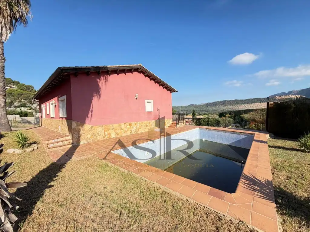 Detached house with pool for sale in Calle Sant Ramon
