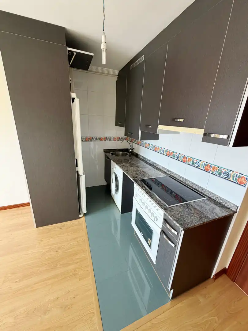 Cuina de Pis en venda en Gijón  amb Calefacció, Parquet i Traster