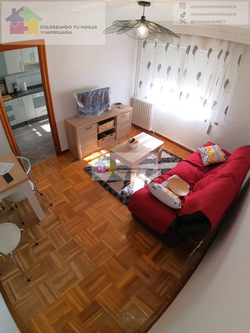 Living room of Flat to rent in León Capital   with Heating, Parquet flooring and Terrace