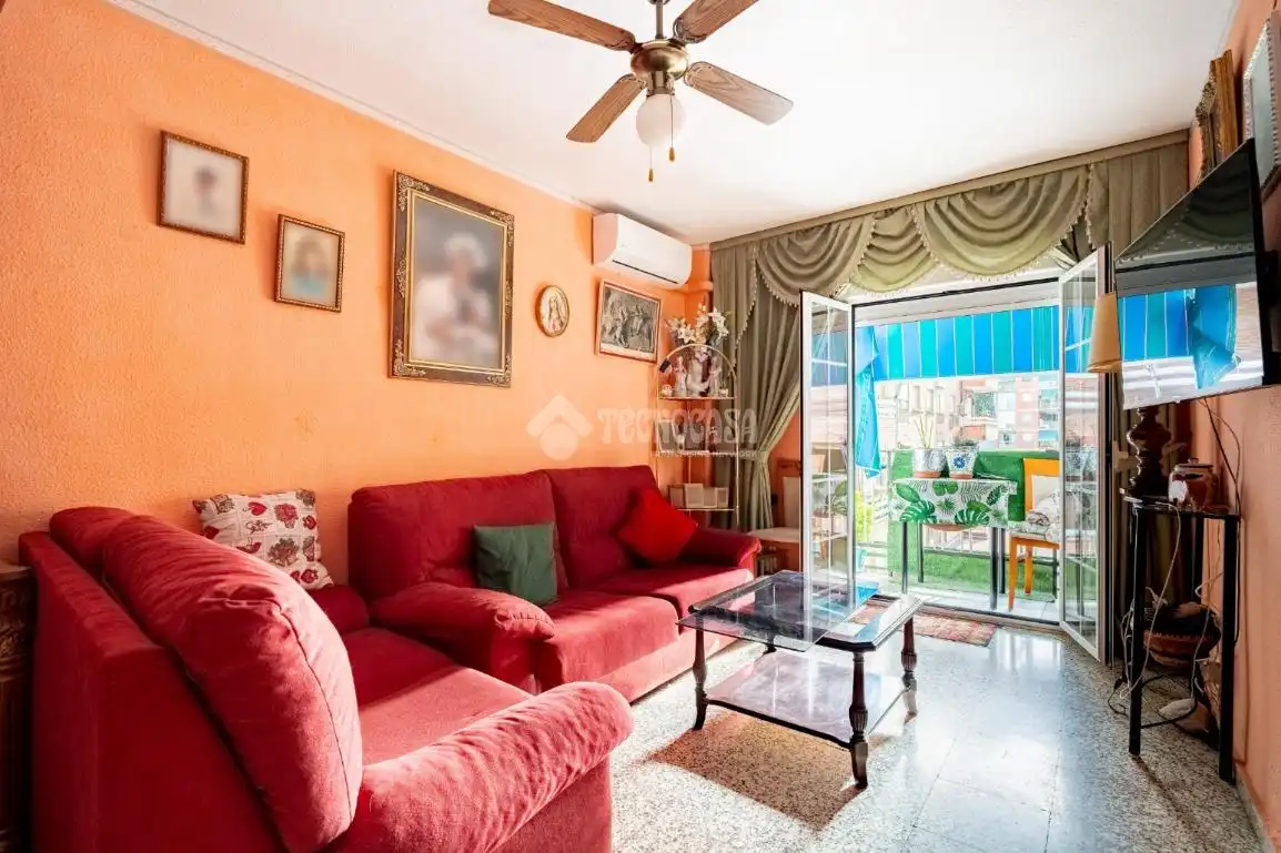 Living room of Flat for sale in Granada  with Air Conditioner, Heating and Terrace