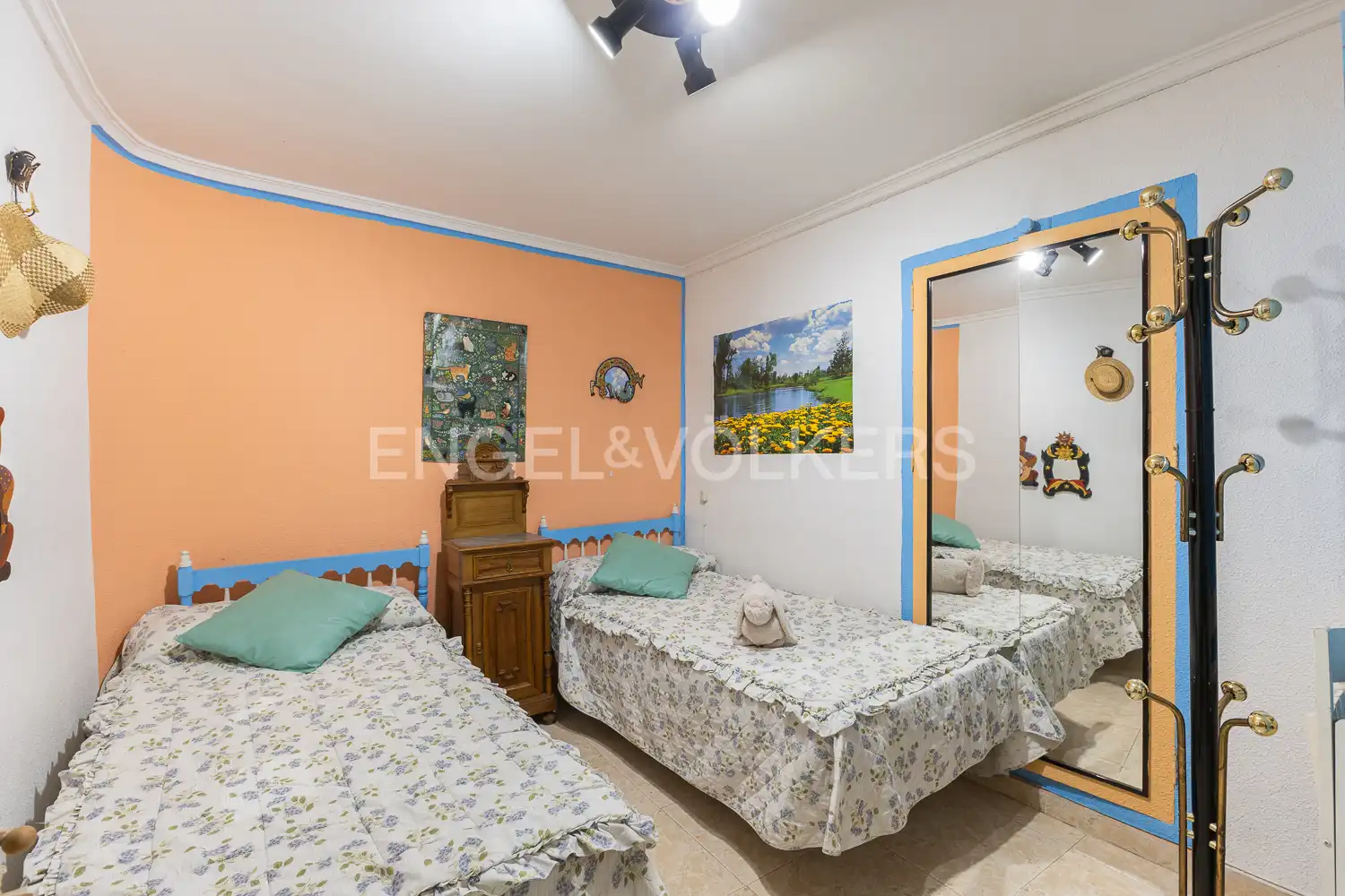 Habitación de Apartamento en venta en Requena con Aire acondicionado y Calefacción