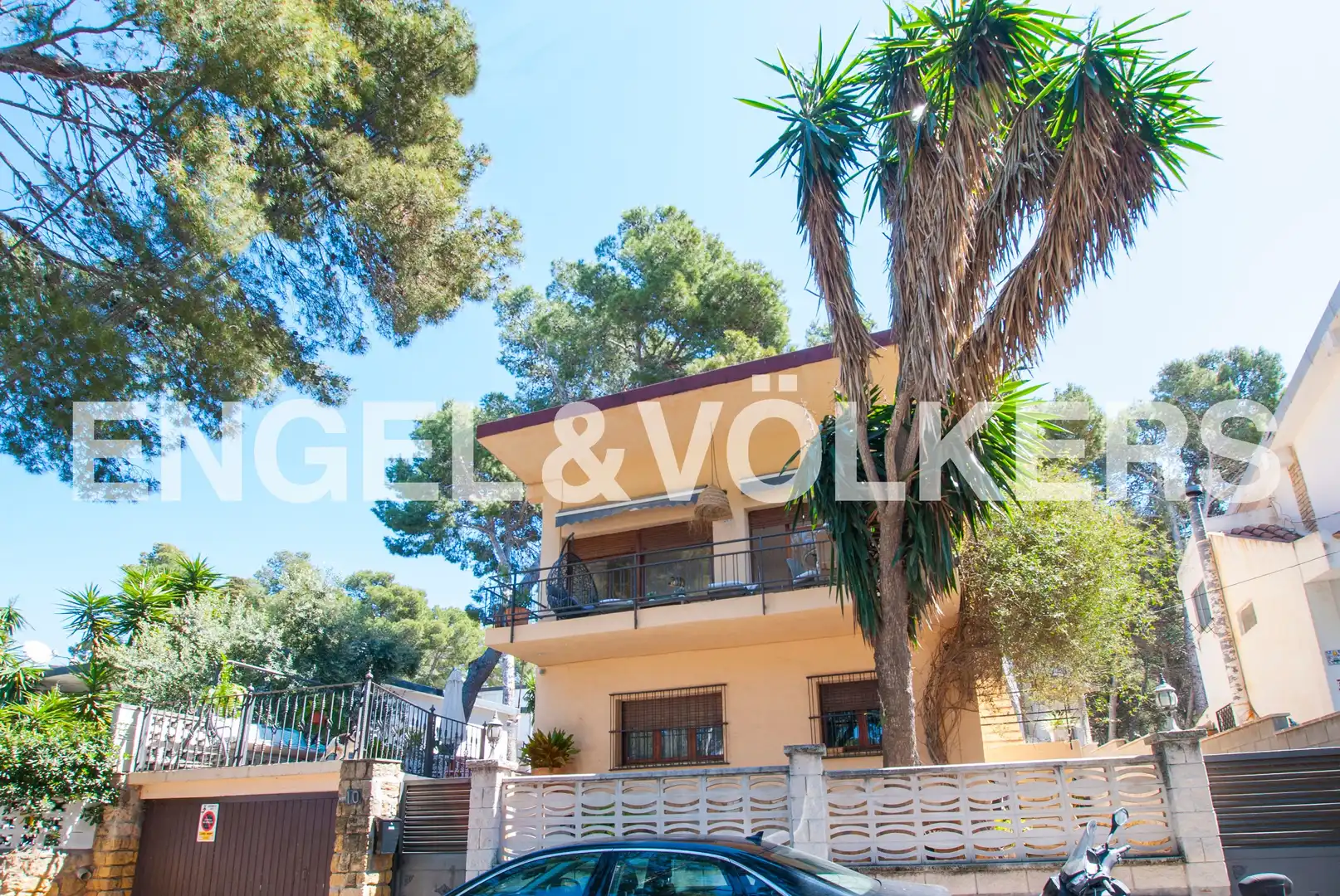 Vista exterior de Casa o xalet en venda en Salou amb Aire condicionat, Jardí privat i Parquet