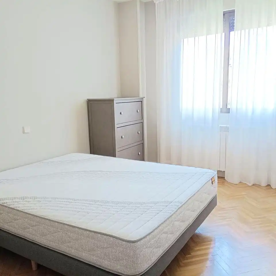 Dormitori de Pis de lloguer en Madrid amb Aire condicionat, Calefacció i Parquet