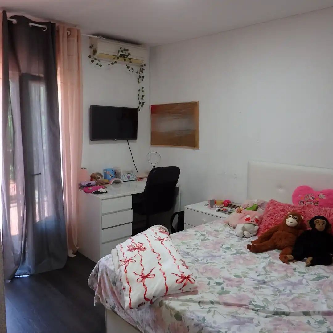 Dormitori de Casa o xalet en venda en Cedillo del Condado amb Aire condicionat, Calefacció i Jardí privat