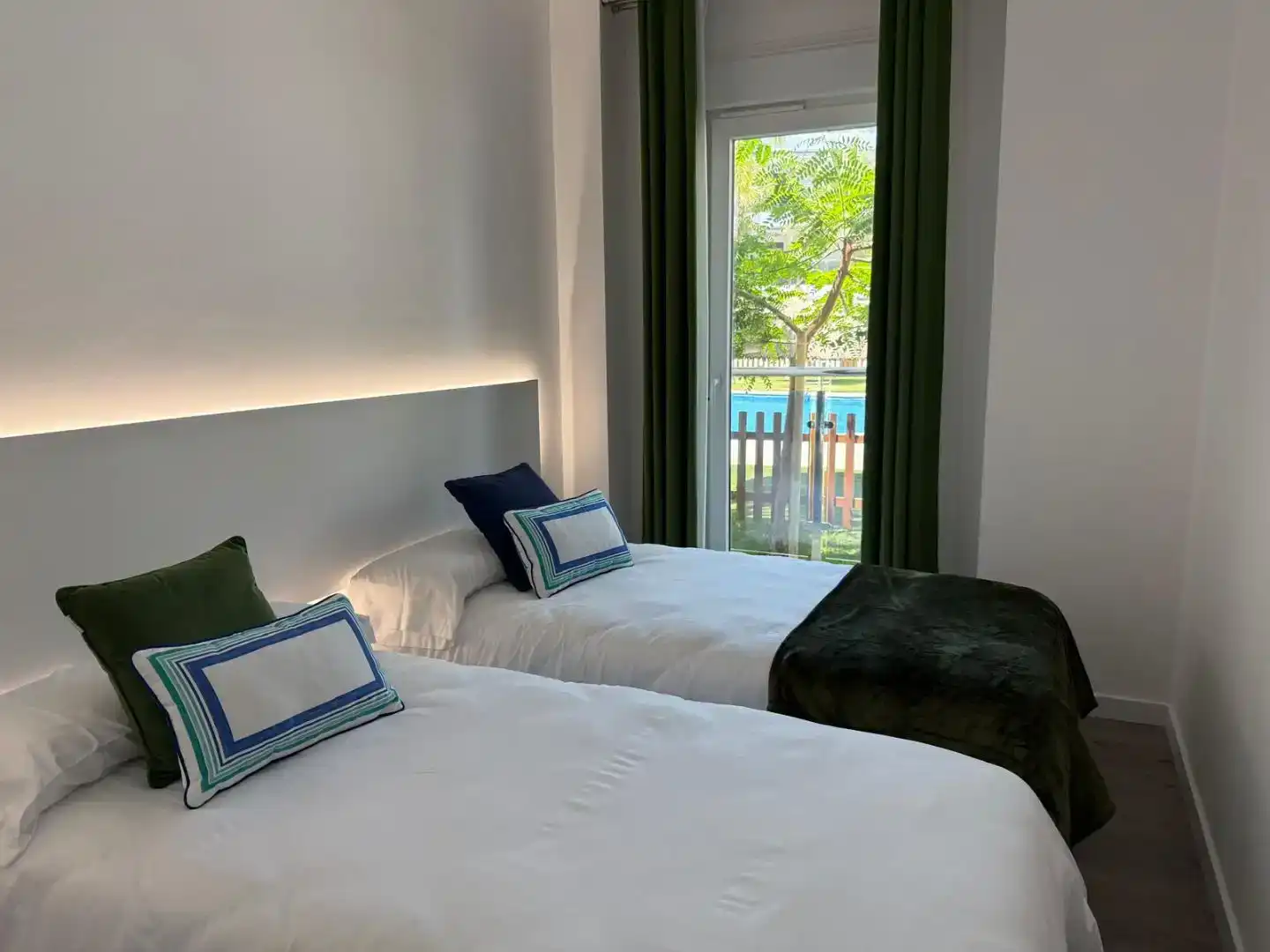 Schlafzimmer von Wohnung zur Miete in Motril mit Klimaanlage, Schwimmbad und Balkon