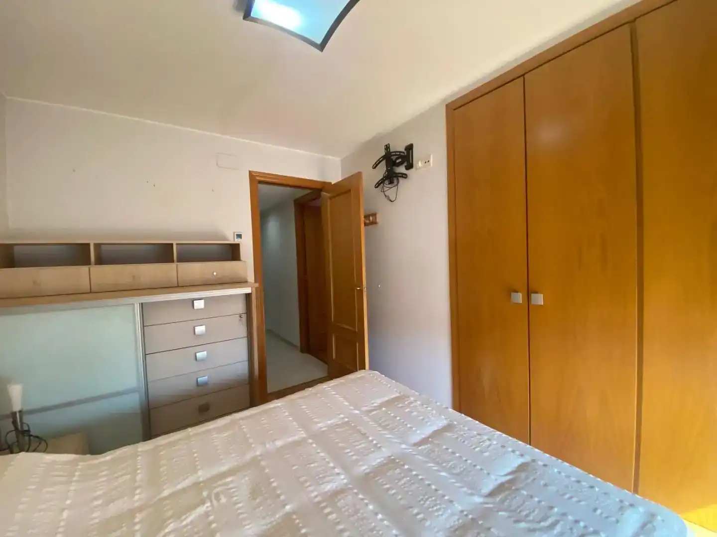 Dormitori de Pis de lloguer en Manresa amb Aire condicionat, Moblat i Balcó