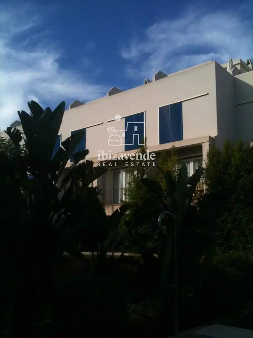 Außenansicht von Dachboden zur Miete in Santa Eulària des Riu mit Terrasse, Schwimmbad und Möbliert