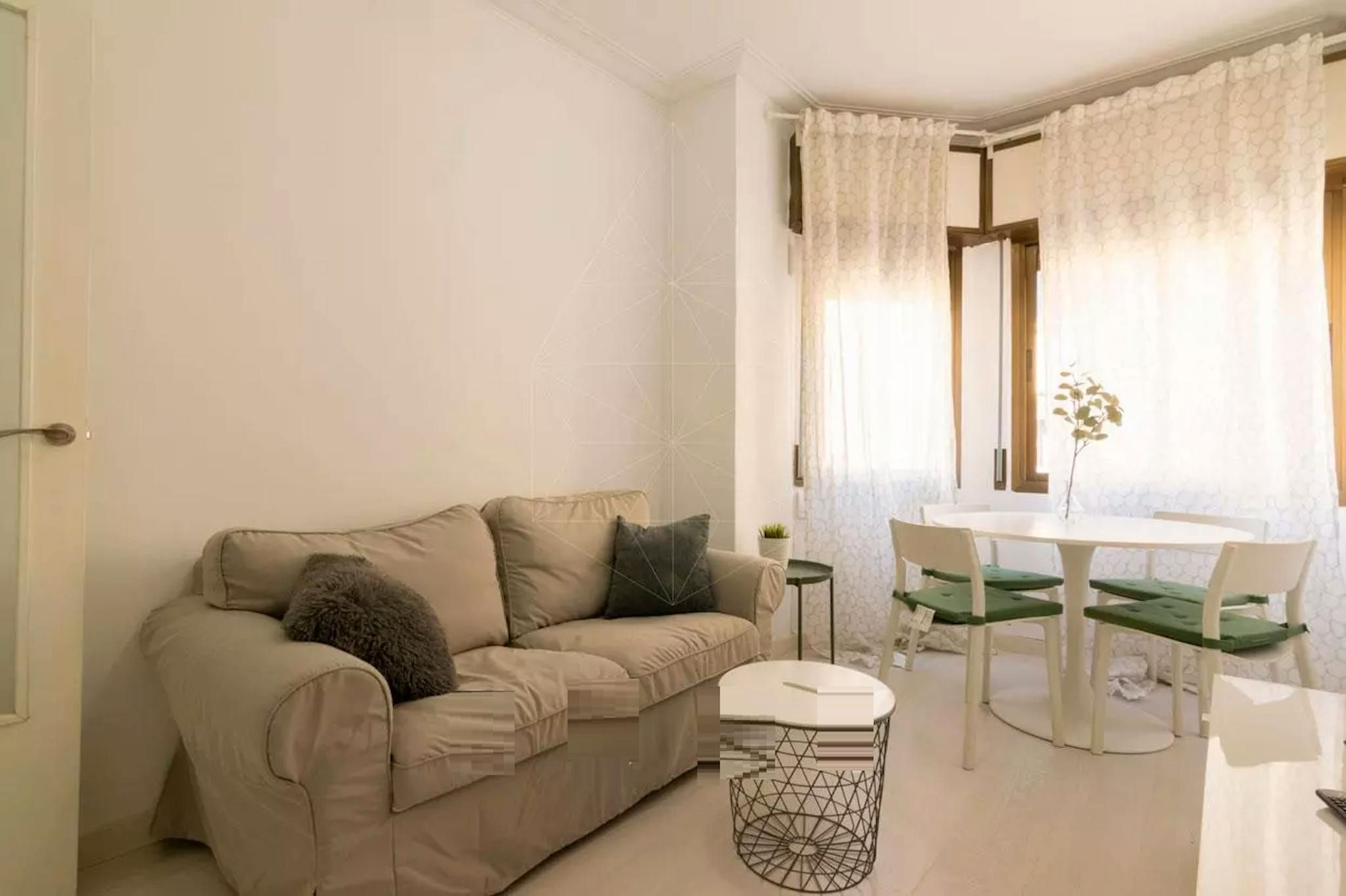 Living room of Flat for rent in L'Hospitalet de Llobregat  with Air Conditioner, Heating and Furnished