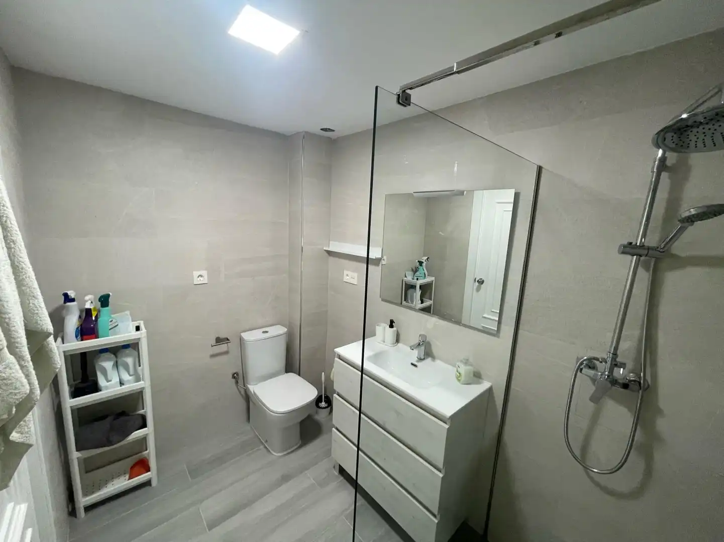 Bathroom of Flat for rent in Granada  with Air Conditioner, Heating and Furnished
