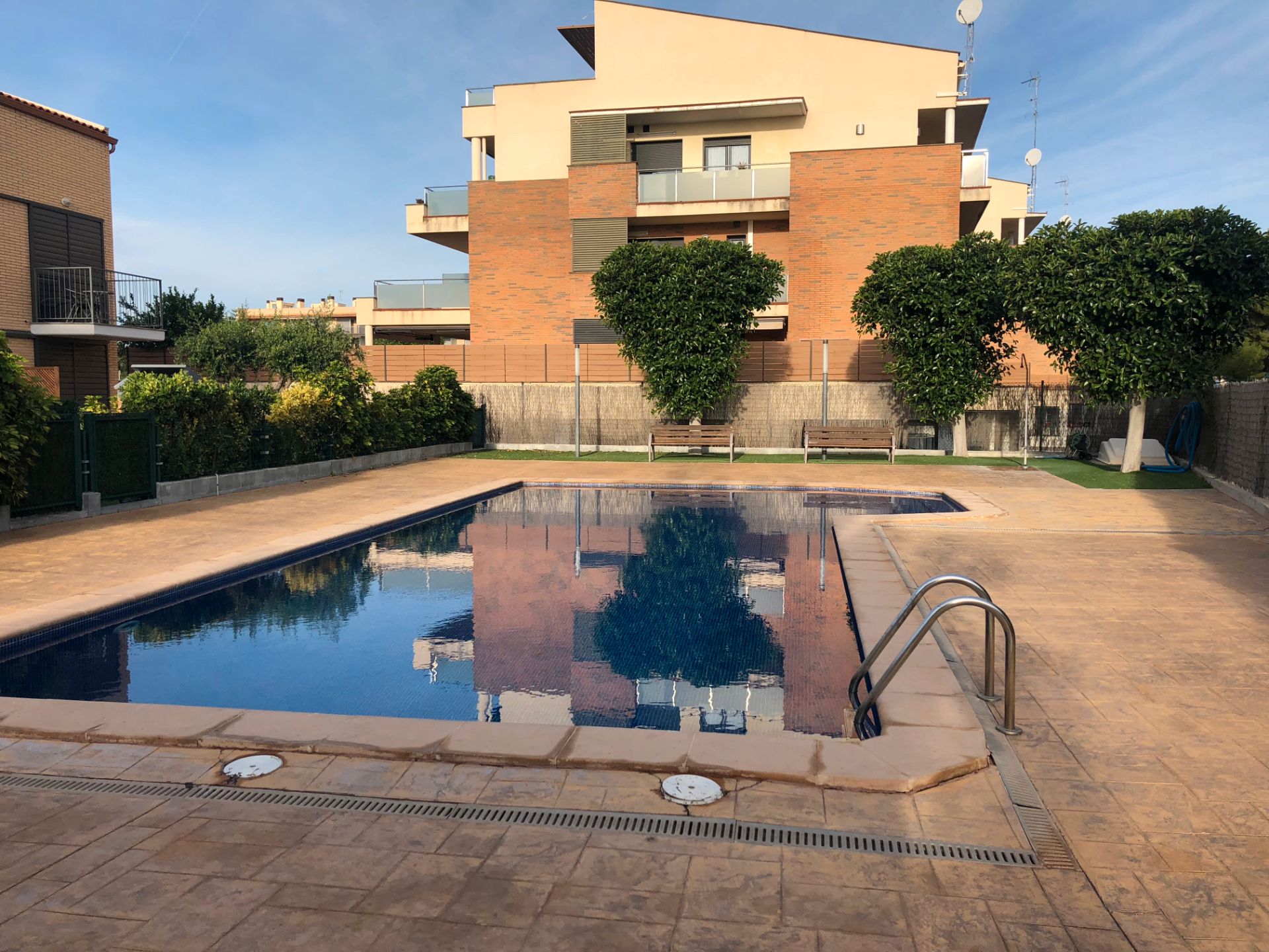 Piscina de Dúplex en venda en Roda de Berà amb Aire condicionat, Calefacció i Parquet