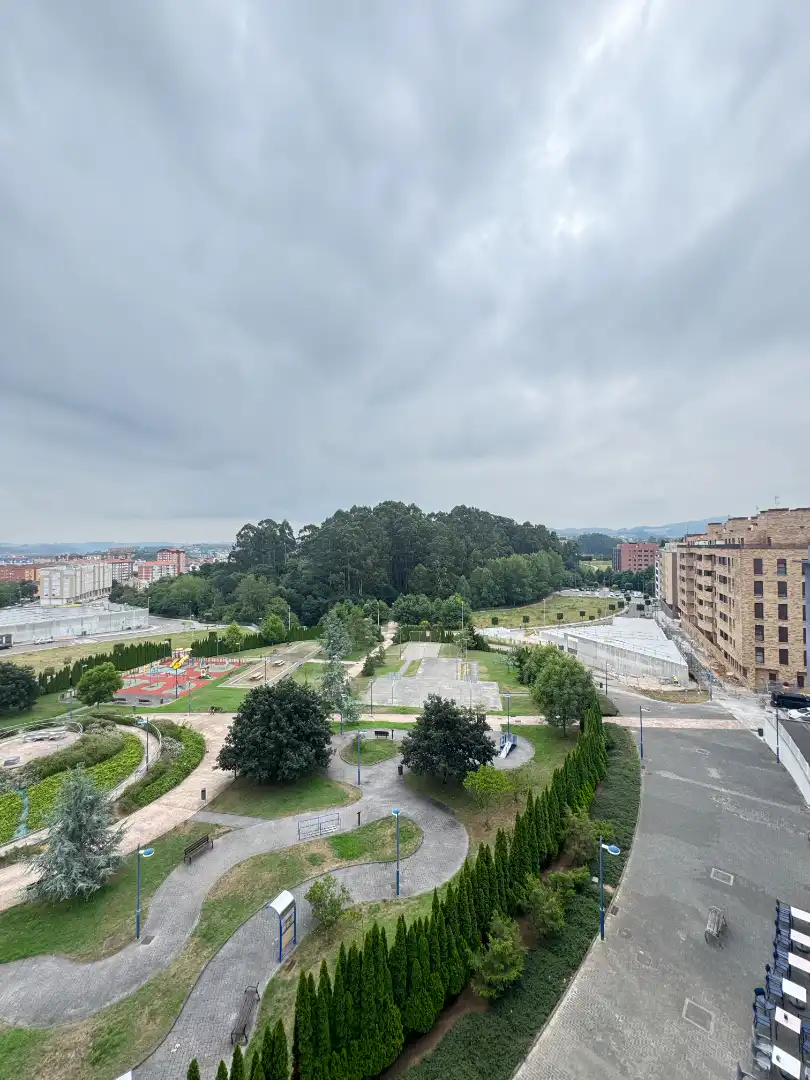Parking de Ático en venta en Avilés con Calefacción, Parquet y Terraza
