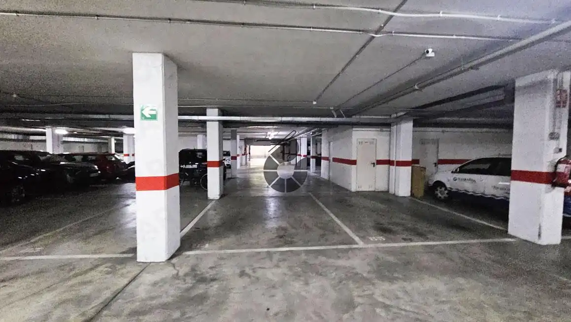 Parking de Piso en venta en Mairena del Aljarafe con Aire acondicionado, Trastero y Piscina comunitaria
