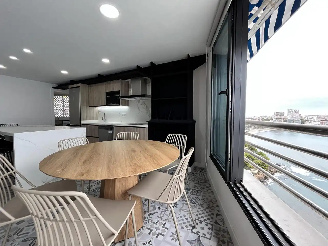 Cocina de Apartamento en venta en Alicante / Alacant con Aire acondicionado, Terraza y Amueblado