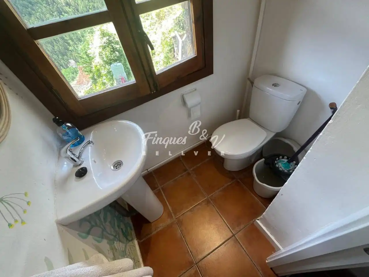 Bany de Casa o xalet en venda en El Pont de Bar amb Calefacció, Jardí privat i Parquet