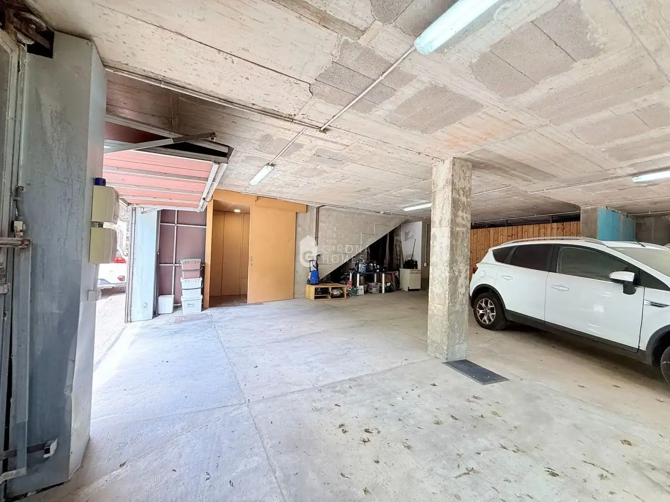 Aparcament de Casa o xalet de lloguer en Girona amb Aire condicionat, Calefacció i Jardí privat