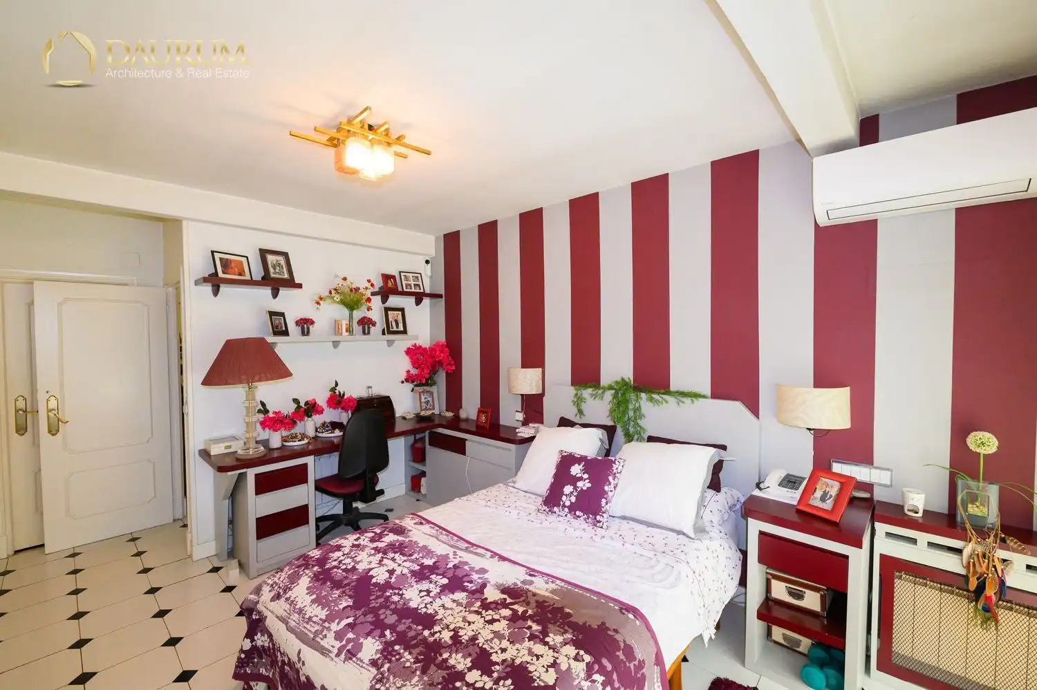 Habitación de Casa adosada en venta en Boadilla del Monte con Aire acondicionado, Calefacción y Jardín privado