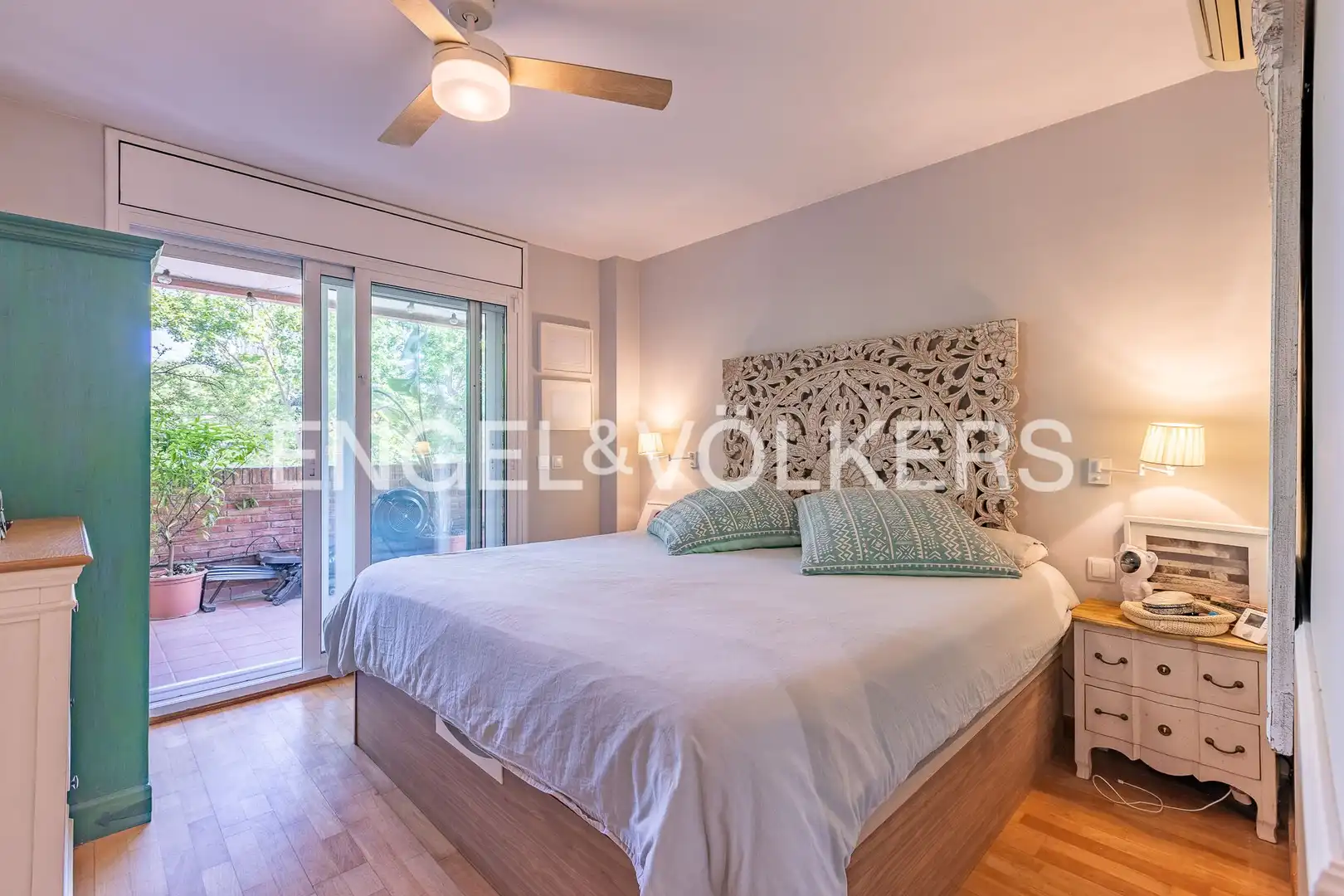 Bedroom of Flat for sale in Sant Cugat del Vallès  with Air Conditioner, Heating and Private garden
