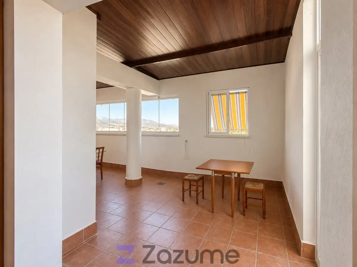 Esszimmer von Dachboden zur Miete in Málaga mit Klimaanlage, Heizung und Privatgarten