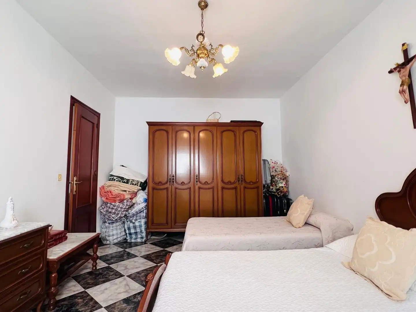 Schlafzimmer von Einfamilien-Reihenhaus zum Verkauf in Los Barrios