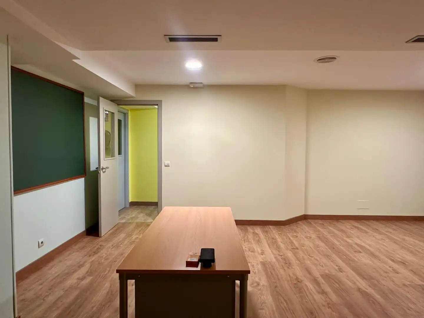 Local comercial en alquiler en Avenida de Valdés, imagen 25