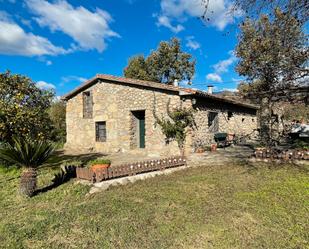 Außenansicht von Country house zum verkauf in Candeleda mit Privatgarten, Abstellraum und Schwimmbad