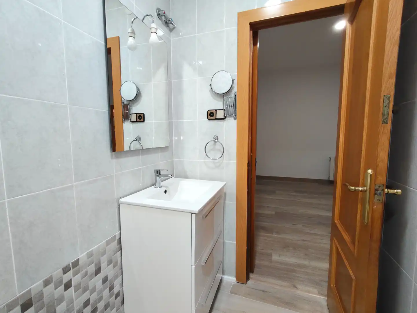 Baño de Piso en venta en Ripollet con Calefacción, Parquet y Terraza