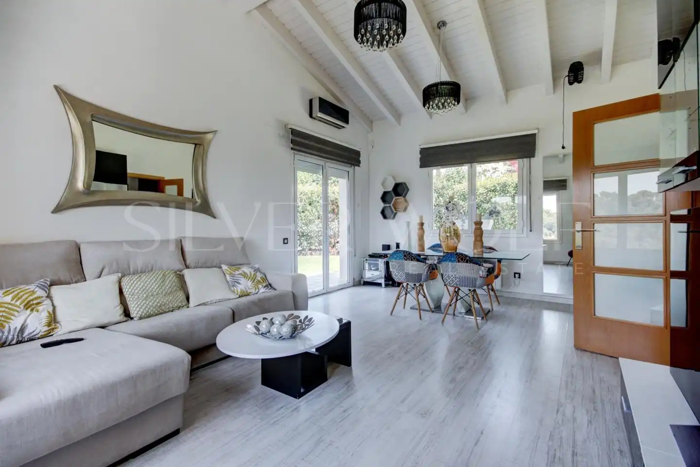 Sala d'estar de Casa o xalet en venda en Caldes de Montbui amb Aire condicionat, Calefacció i Jardí privat