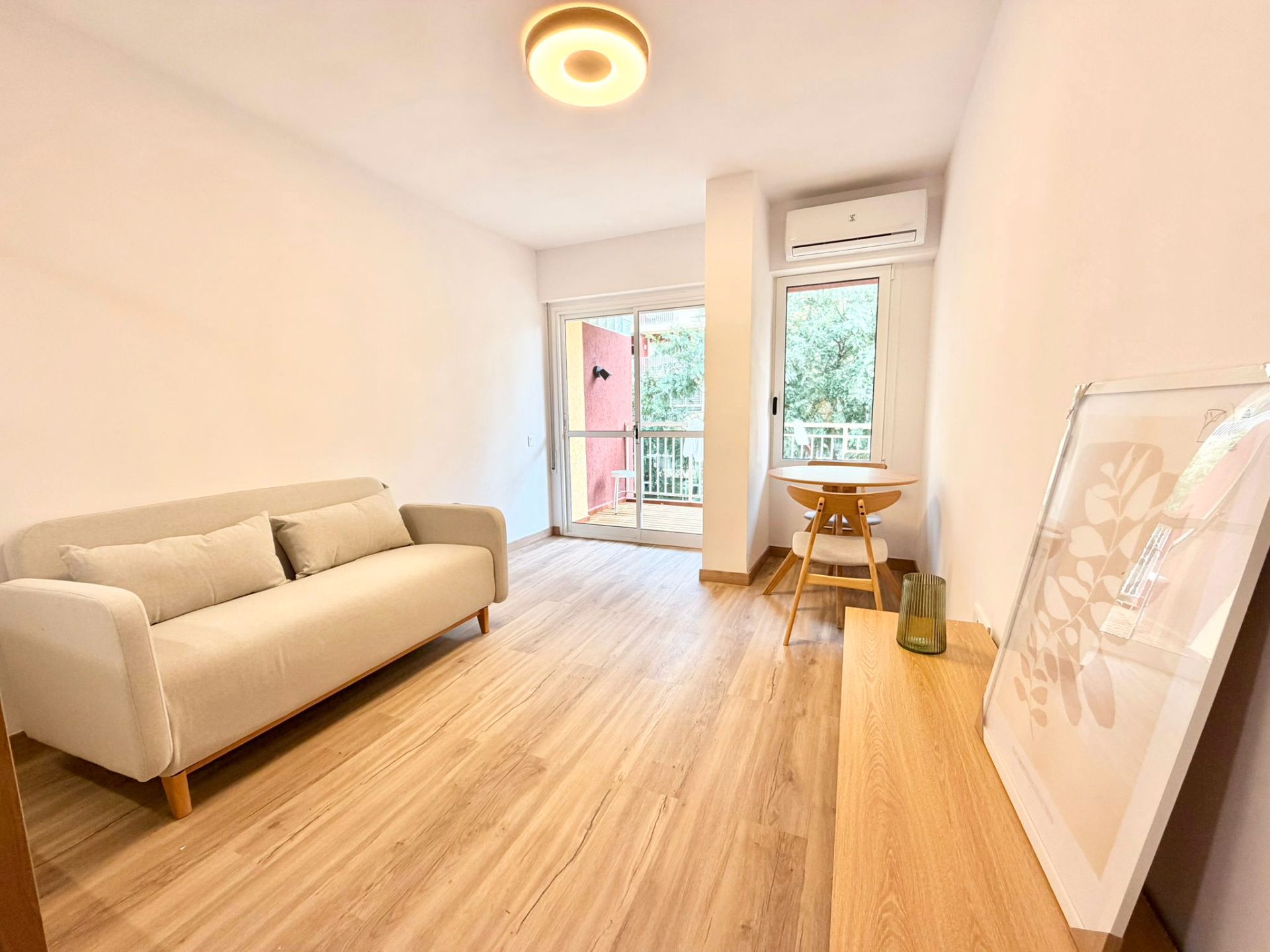 Living room of Flat for sale in Benalmádena  with Air Conditioner, Terrace and Furnished