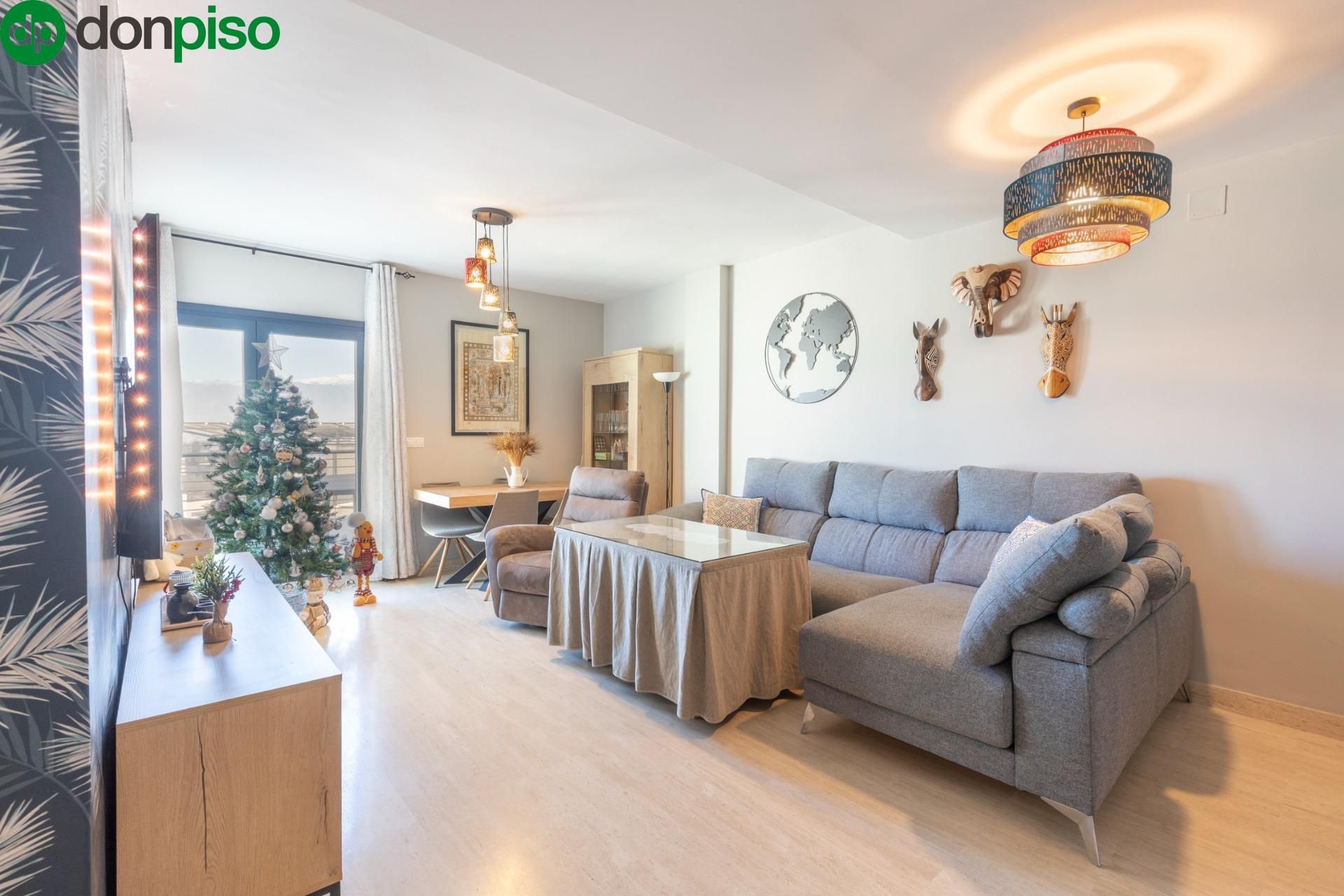 Sala d'estar de Casa adosada en venda en Las Gabias amb Aire condicionat, Calefacció i Jardí privat