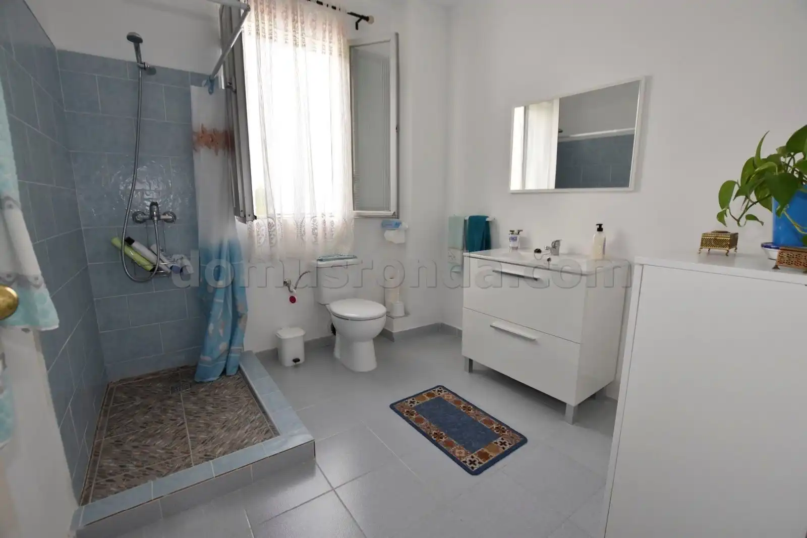 Bathroom of Houses for sale in Cuevas del Becerro  with Terrace, Storage room and Furnished