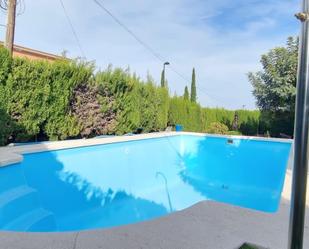 Piscina de Casa adosada en venda en Torrent amb Aire condicionat, Terrassa i Piscina