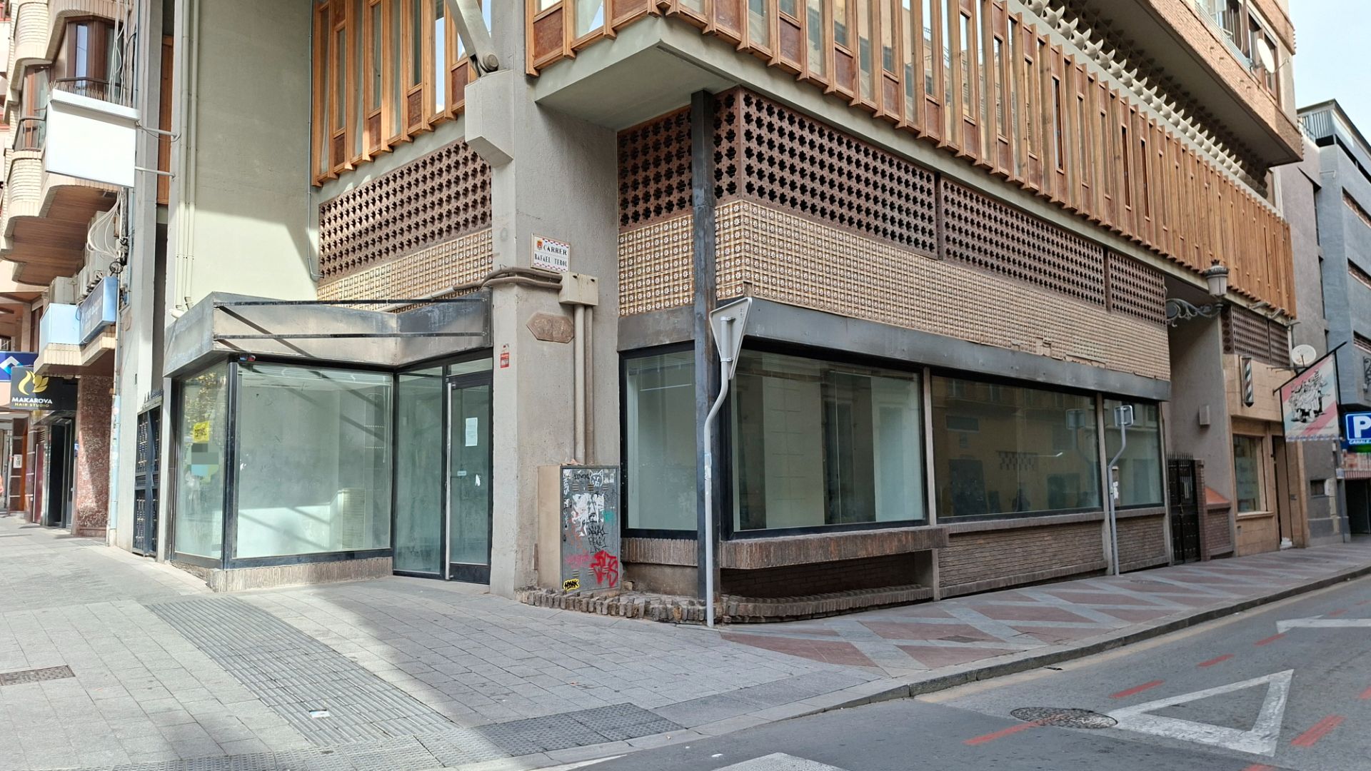 Vista exterior de Local en venda en Alicante / Alacant amb Aire condicionat