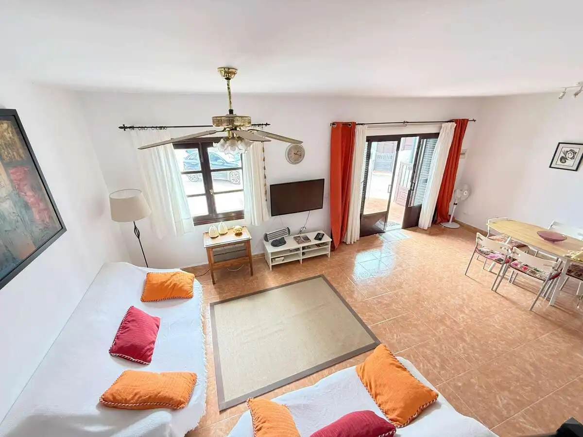 Sala d'estar de Casa o xalet en venda en Teguise amb Jardí privat, Terrassa i Moblat