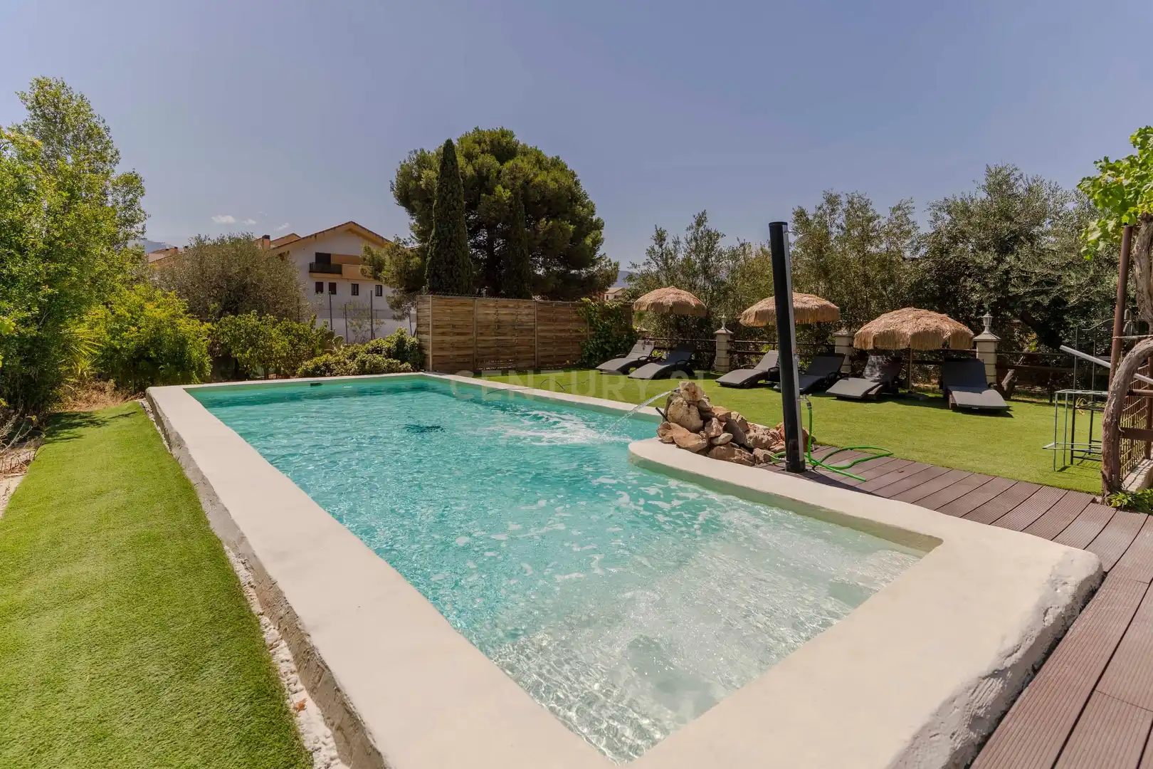 Piscina de Edificio en venta en Gójar