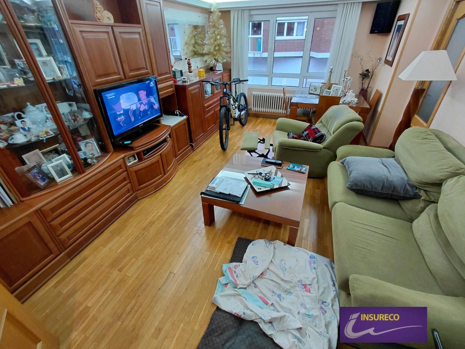 Sala d'estar de Pis en venda en Villaquilambre amb Calefacció, Parquet i Terrassa