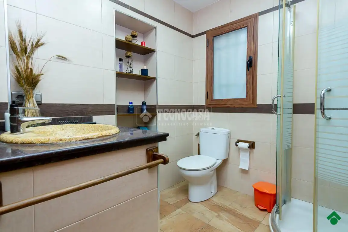 Baño de Dúplex en venta en Albolote con Aire acondicionado y Calefacción