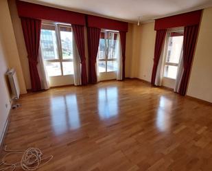 Living room of Flat to rent in León Capital   with Heating, Parquet flooring and Terrace