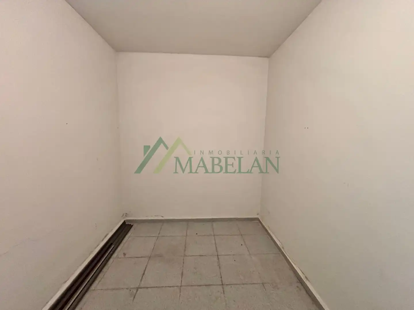 Flat for rent in Madrid  with Air Conditioner, Private garden and Storage room