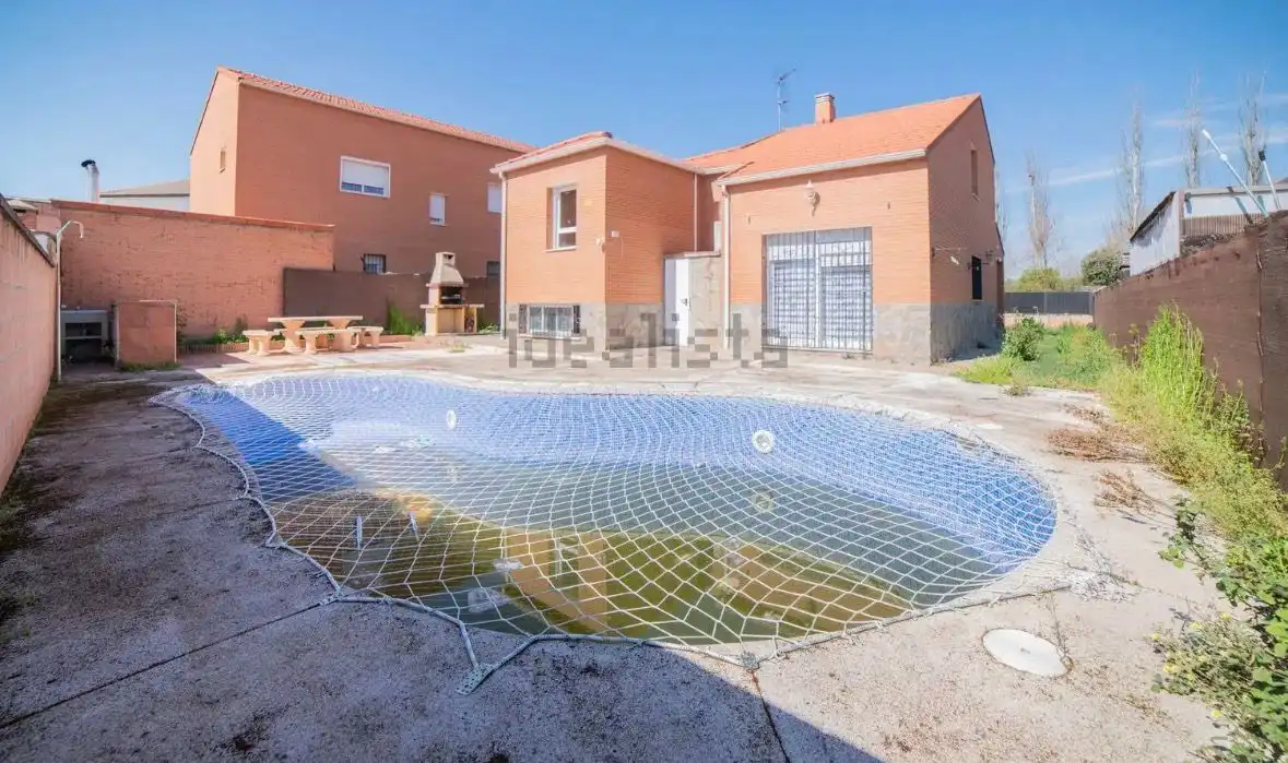 Piscina de Casa o xalet en venda en Las Ventas de Retamosa amb Aire condicionat, Calefacció i Jardí privat
