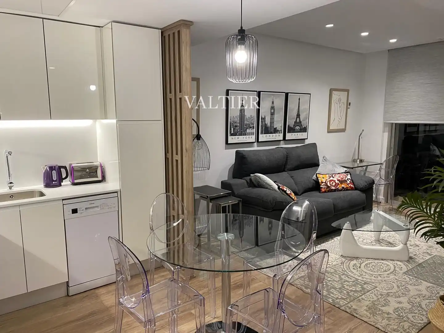 Living room of Flat for rent in  Madrid Capital  with Air Conditioner, Storage room and Swimming Pool